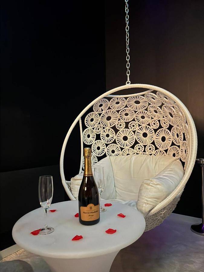 Love room Air in Jujurieux, Nantua