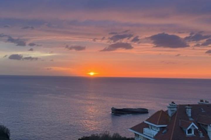 Appartement de vacances pour 4 personnes, avec balcon et piscine, adapté aux familles
