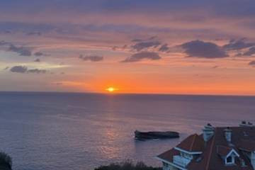 Gîte pour 4 personnes, avec piscine et balcon, adapté aux familles dans Le Phare (Biarritz)