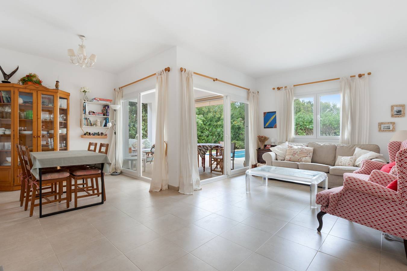 Casa de vacaciones 'Tres' con piscina privada, terraza privada y Wi-Fi in Coves Noves, Es Mercadal