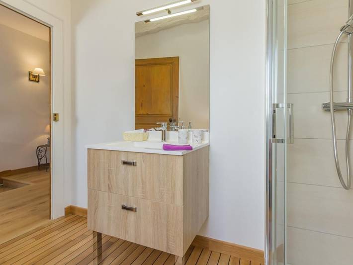 Mittelalterliches Haus auf zwei Etagen, komplette Küche, nahe Geschäfte in Arnay-le-Duc, Beaune und Umgebung