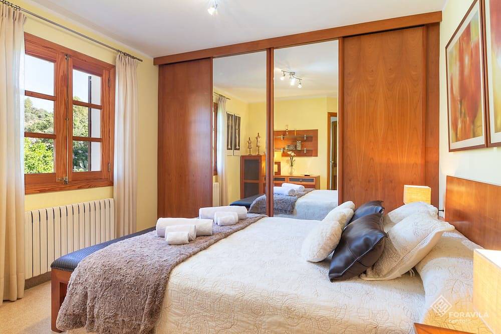 Beautiful Mallorcan house with private pool in the Serra de Tramuntana. in Selva, Majorca Center
