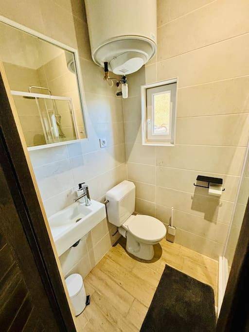 Gîte pour 2 personnes, avec terrasse et vue à Bourg-Saint-Andéol - 3