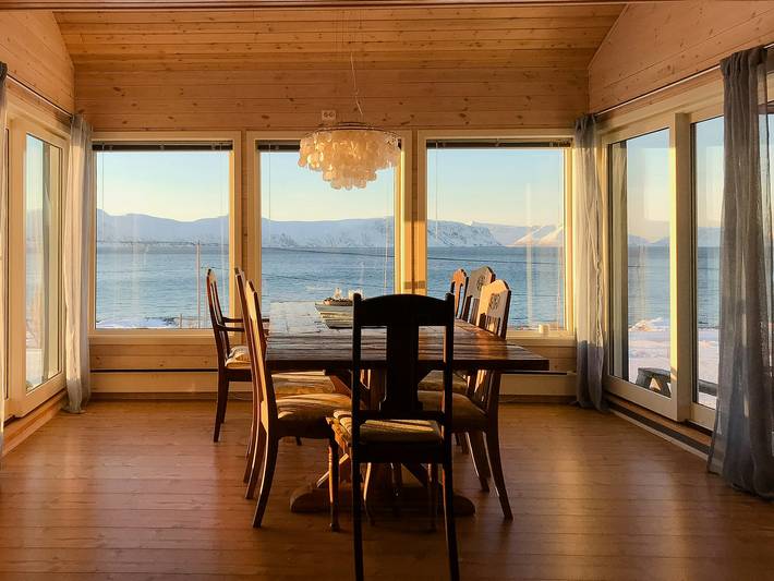 Wunderschöne Hütte inmitten einer lebhaften Tierwelt in Karlsøy