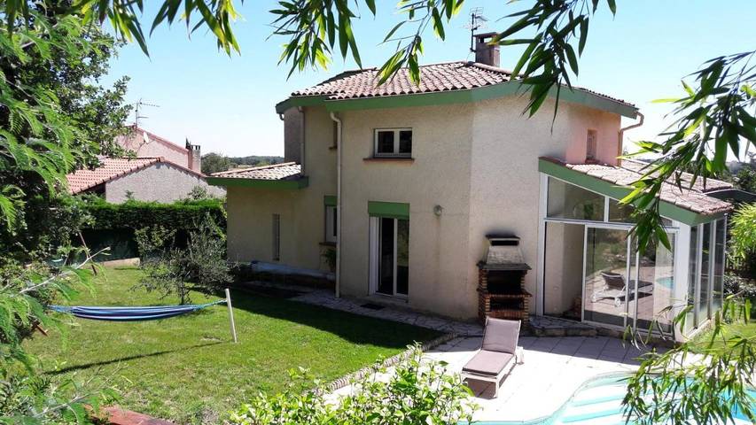 Location de vacances pour 2 personnes, avec bassin pour enfant et vue ainsi que piscine et jardin à Pibrac - 2