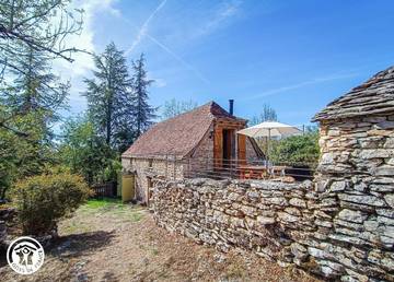 Gîte pour 4 personnes, avec jardin ainsi que terrasse et piscine à Larnagol