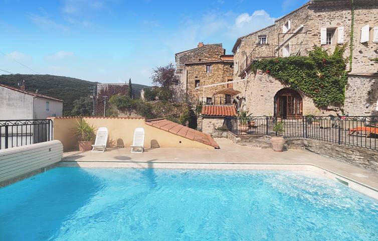 Location de vacances pour 8 personnes, avec terrasse ainsi que jardin et piscine à Cabrerolles - 3