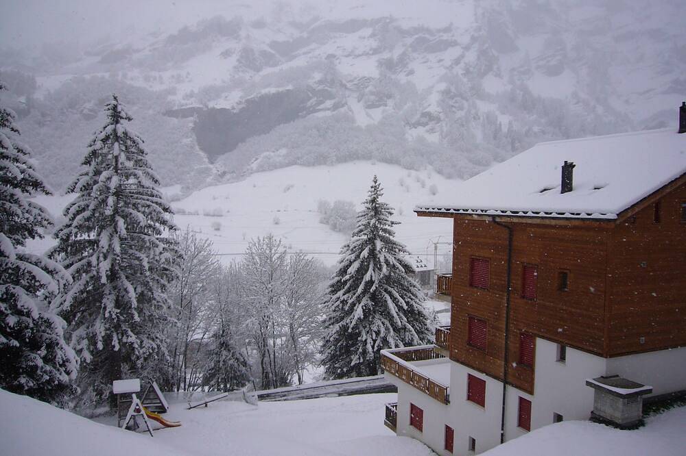Geheel appartement, Stylish Apartment in the Ski and Thermal Spa Resort of Leukerbad in Leukerbad, Wallis