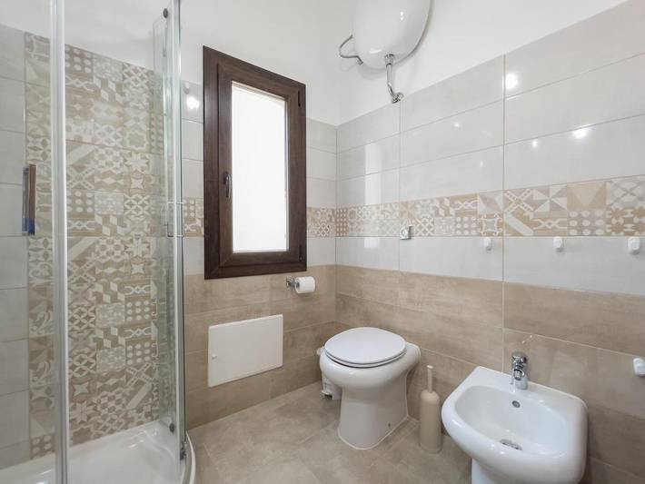 Gîte pour 5 personnes, avec jardin et balcon, adapté aux familles à Loceri - 4