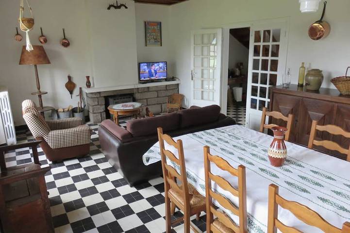 Location de vacances pour 9 personnes, avec jardin à Allanche - 4