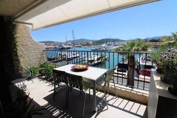 Gîte pour 2 personnes, avec vue et piscine, animaux acceptés dans Port Cogolin