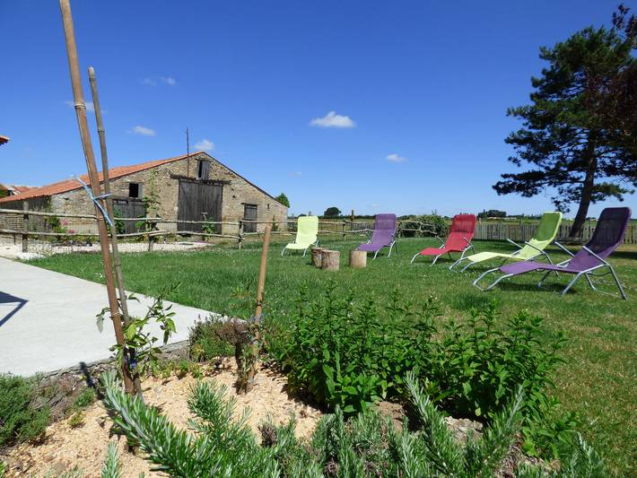 Gîte rénové avec jardin clos, proche plages, Wifi, parking pour voiture électrique in Le Bernard, Vendée