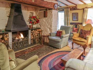 Log Cabin for 6 People in Powys, Mid-Wales, Photo 3