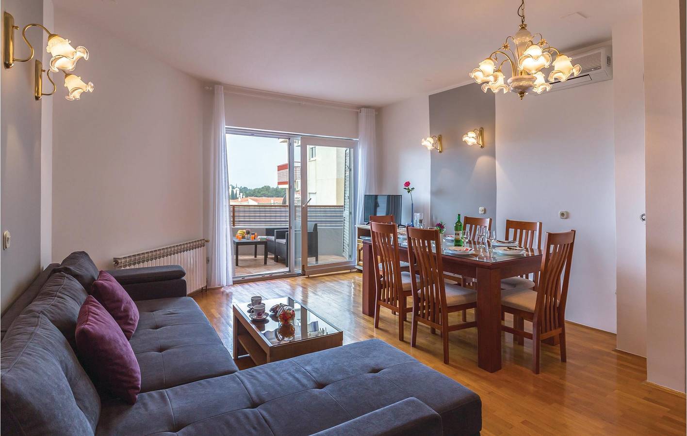 Appartement de vacances entier, Appartement confortable avec vue sur la mer à Makarska, avec Wi-Fi et terrasse in Makarska, Makarska riviera
