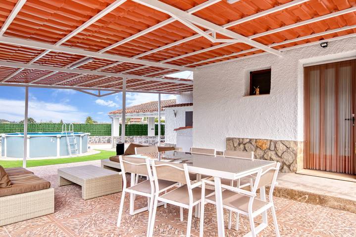 Ganze Wohnung, Ferienwohnung 'Violeta' mit Bergblick, WLAN und Klimaanlage in Macastre, Valencia Provinz