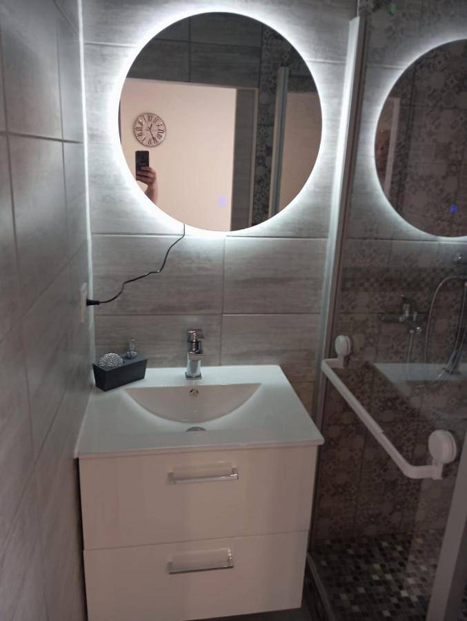 Gîte pour 2 personnes, avec Jardin et Vue à Jayat - 3