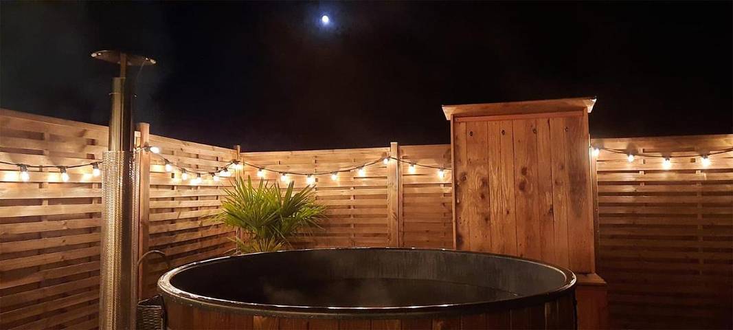 Gîte pour 2 personnes, avec Terrasse et Jacuzzi ainsi que Jardin et Sauna à Landéhen