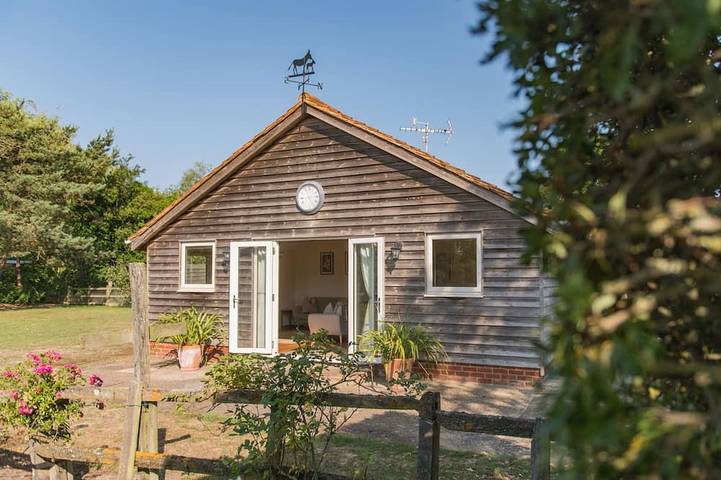 Cottage for 4 people, with garden, with pets in Kent