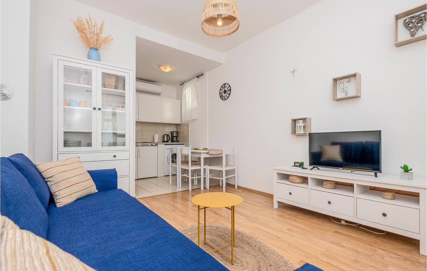 Ganze Ferienwohnung, Charmantes Apartment mit WLAN und Terrasse, 200 m von der Küste entfernt in Podaca in Podaca, Makarska Riviera