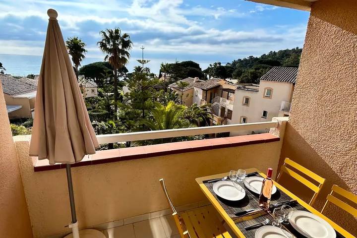 Gîte pour 4 personnes, avec vue et balcon dans Pramousquier - 2