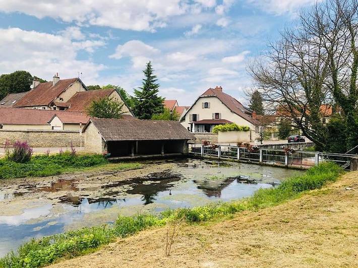 Gîte pour 6 personnes, avec Terrasse et Jardin à Saint-Julien (Bourgogne)
