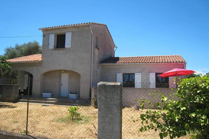 Location de vacances pour 7 personnes, avec jardin et terrasse, animaux acceptés à Aléria