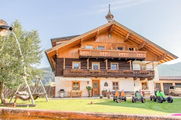 Ferienwohnung für 8 Personen, mit Garten und Pool sowie Sauna und Ausblick in Altenmarkt im Pongau
