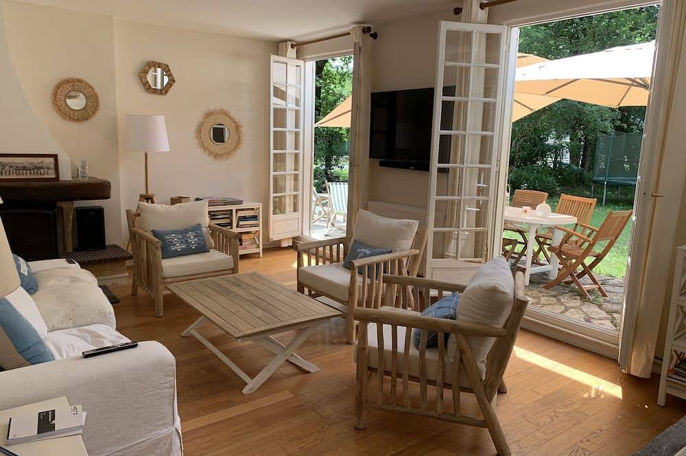 Villa familiale, la mer à la campagne, à 10 mn de Saint Palais sur mer in Breuillet, Côte de Beauté