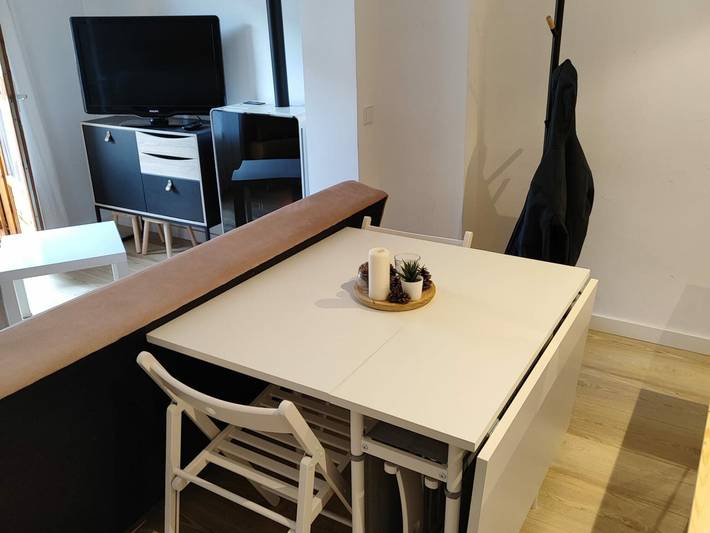 Ganze Wohnung, Gemütliches Loft mit Pool, 2 Doppelbetten und voll ausgestatteter Küche in Villanúa in Villanúa, Aragonesische Pyrenäen