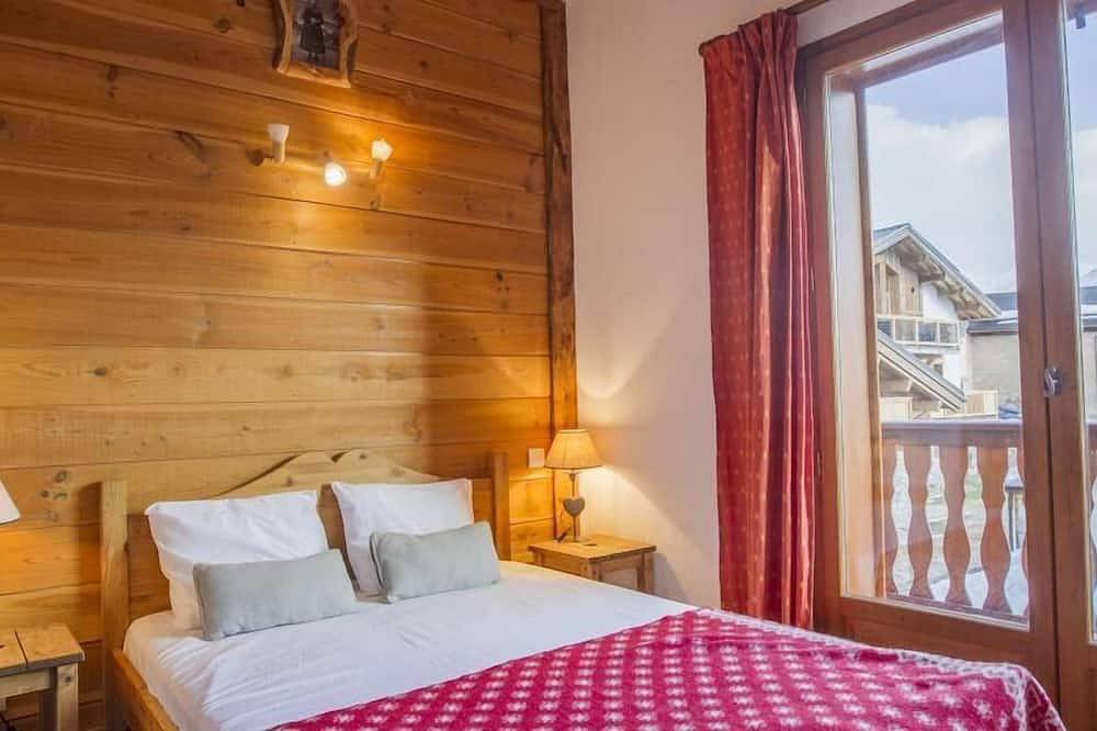 Chalet, sauna, terrace, fireplace or stove, parking, tv, ski locker, 110m² in Saint-Martin-de-Belleville, Les Trois Vallées