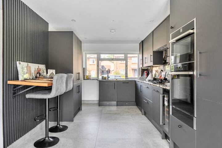 Aylesbury - Sleeps 6 - Parking - Central Location in Aylesbury, Chiltern Hills