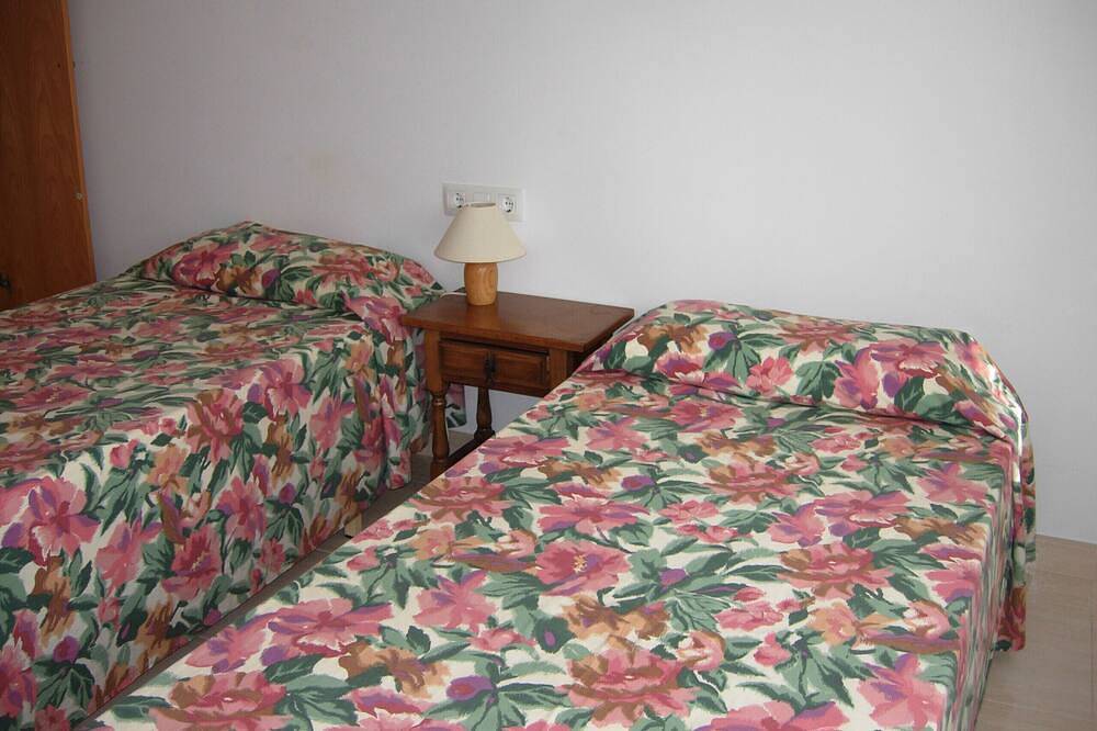 Detached villa with garden and communal pool in La Sella, Pedreguer