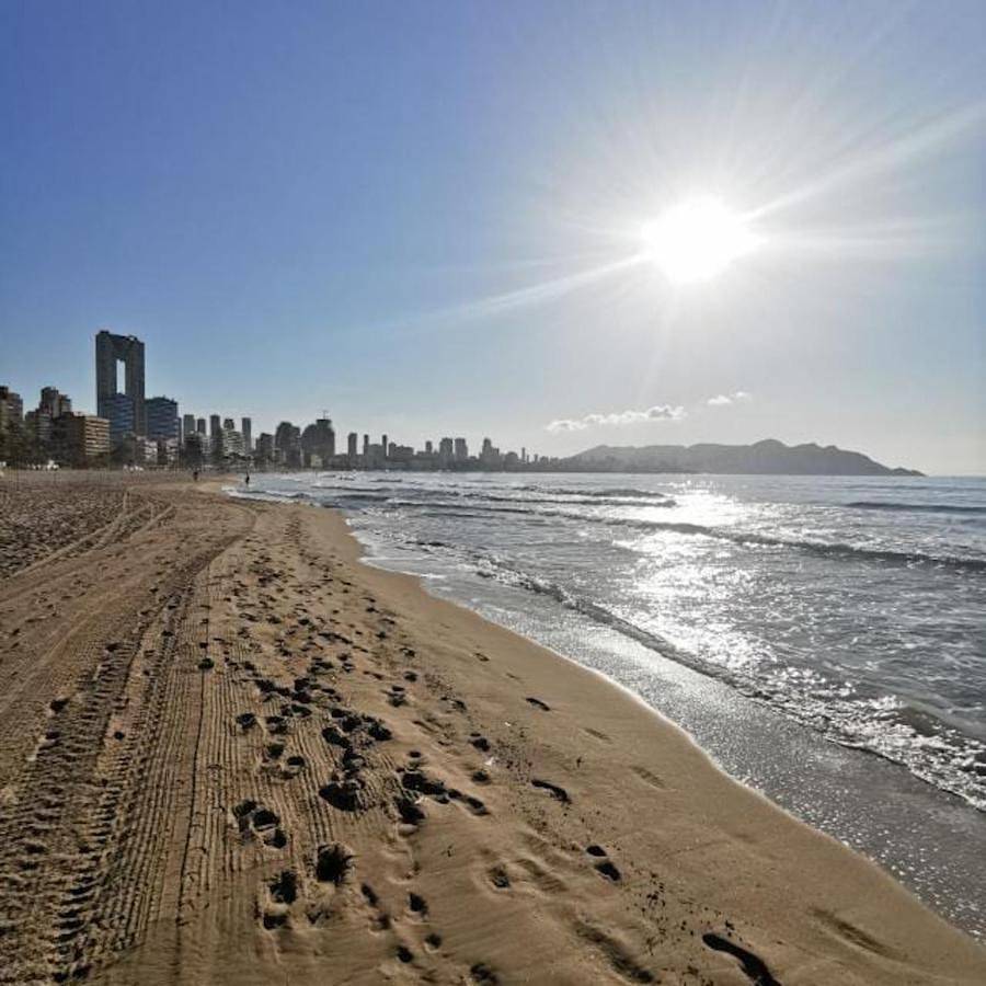 Apartamento Alma con terreno privado y parking compartido - a 800m de Playa Poniente in Benidorm, Costa Blanca