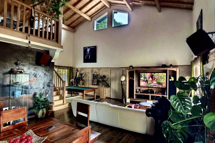Location de vacances pour 12 personnes, avec Balcon ainsi que Terrasse et Vue à Ayherre