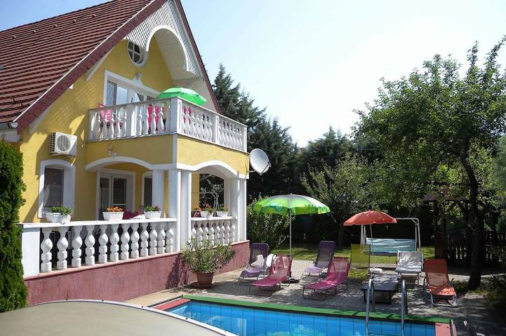 Ferienhaus für 8 Personen, mit Pool und Garten sowie Balkon in Ungarn