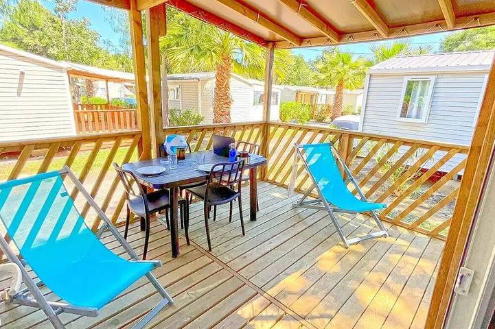 Camping für 4 Personen, mit Terrasse in Saint-Cyprien