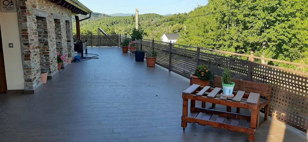 Casa de vacaciones para 12 personas, con jardín y vistas, Familias con niños en El Bierzo - 2