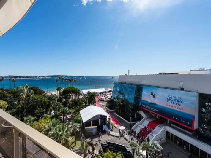 Gîte pour 4 personnes, avec terrasse dans Palais Des Festivals Et Des Congres