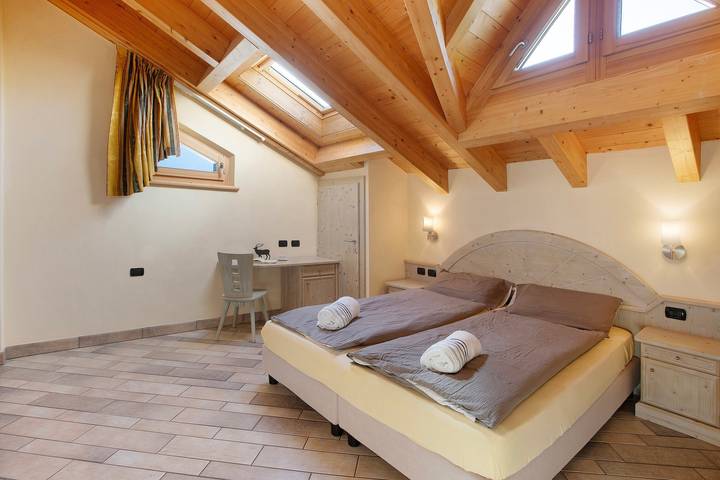 Appartamento intero, Appartamento 8' con vista sulle montagne, giardino condiviso e Wi-Fi in Livigno (Borgo), Livigno