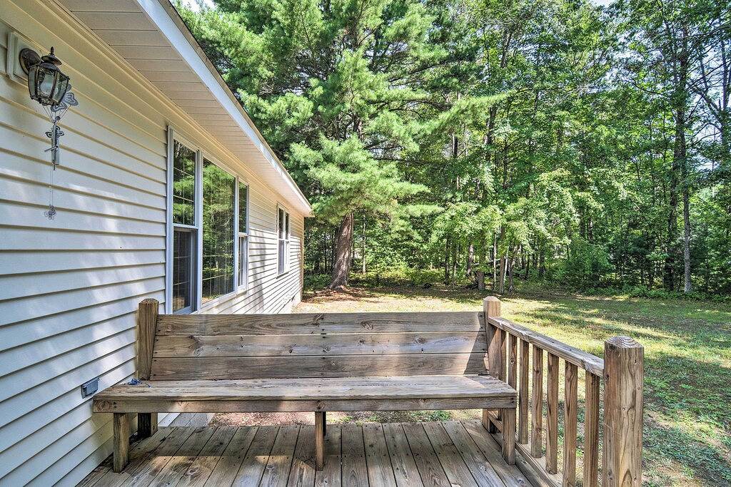 Upscale Family Cottage < 1 Mi to Higgins Lake in Higgins Lake