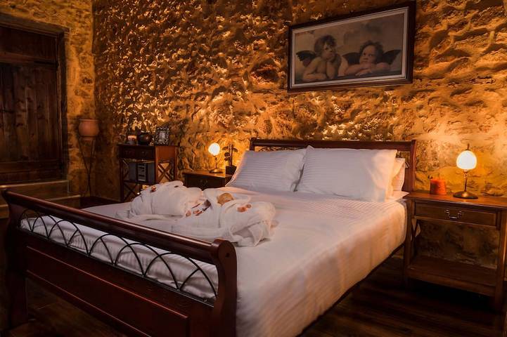 VillaMalaxa Private Luxury with amazing Views all over the city in Chania region