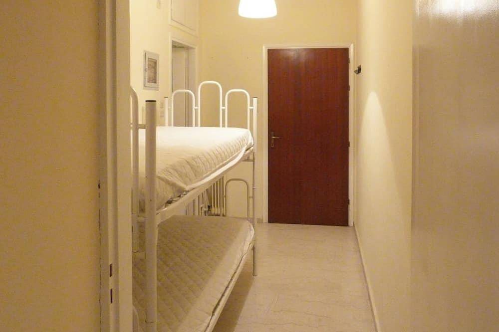 Ganze Wohnung, Homely & Spacious studio close to the Seafront in Chalkida, Euböa