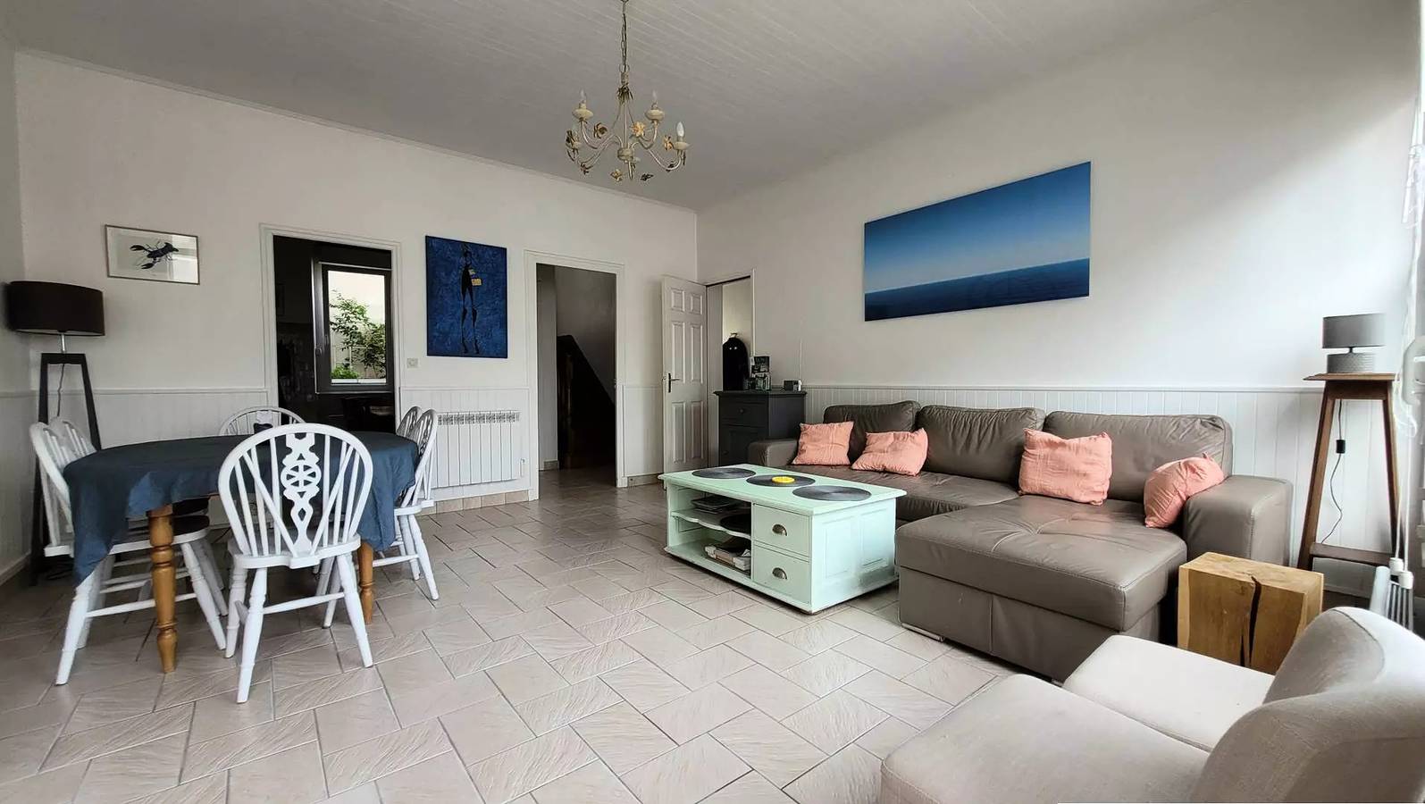 Urlaubsfüße im Wasser, im Herzen des Val Andre Resort in Pléneuf-Val-André, Côte d’Émeraude