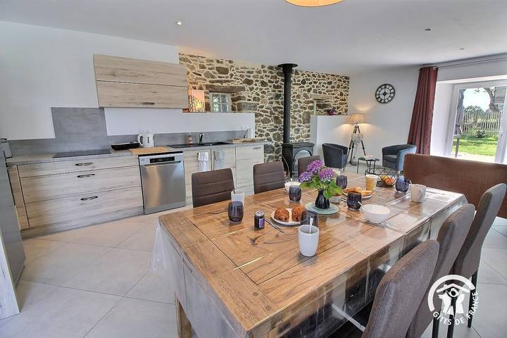 Gîte pour 6 personnes, avec Terrasse ainsi que Jardin et Vue à Plancoët