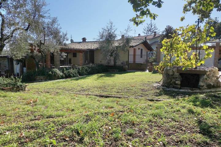 Casa vacanza per 5 persone, con Balcone e Terrazza nonché Giardino e Piscina a Spigno Saturnia