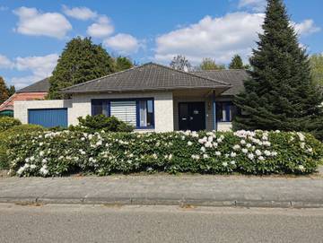 Ferienhaus für 4 Personen, mit Terrasse und Whirlpool sowie Garten in Moormerland