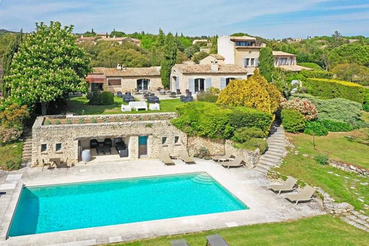 Chambre d’hôte pour 2 personnes, avec Terrasse et Jardin ainsi que Piscine et Sauna à Gordes