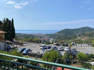 Gîte pour 4 personnes, avec vue et terrasse à Leivi