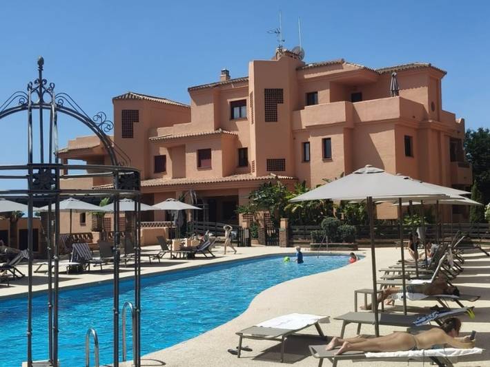 Apartamento para 4 personas, con jardín y piscina para niños, Se admiten mascotas en Benahavís