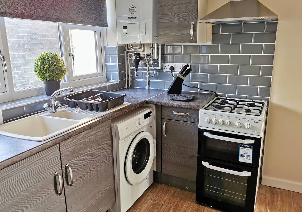 3Bed Full House - Free Parking - Family Friendly! in Wolverhampton, Birmingham Area